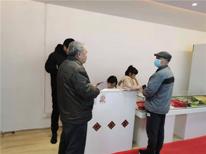 四川中青旅綿陽(yáng)分社、綿陽(yáng)市中旅假日旅行社、綿陽(yáng)自來(lái)文化傳播有限公司24H自助售貨服務(wù)盛大開(kāi)業(yè)