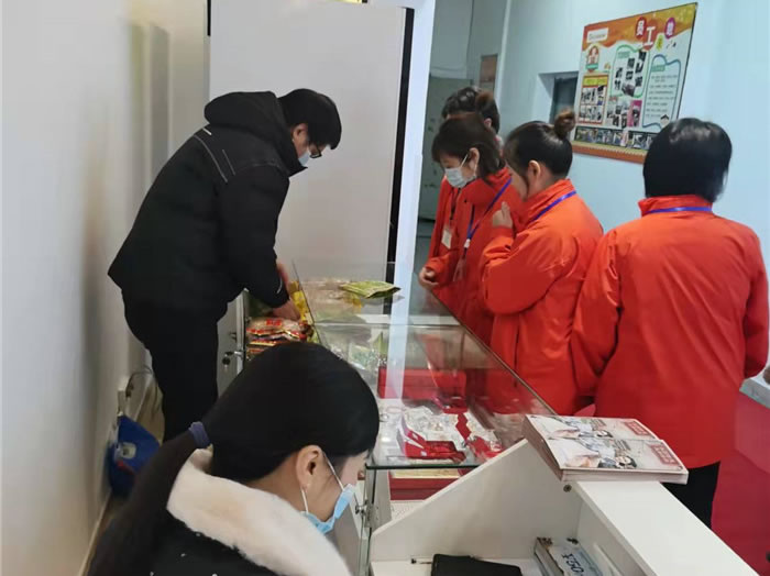 四川中青旅綿陽(yáng)分社、綿陽(yáng)市中旅假日旅行社、綿陽(yáng)自來(lái)文化傳播有限公司24H自助售貨服務(wù)盛大開(kāi)業(yè)