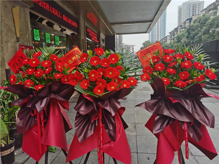 四川中青旅綿陽(yáng)分社、綿陽(yáng)市中旅假日旅行社、綿陽(yáng)自來(lái)文化傳播有限公司24H自助售貨服務(wù)盛大開(kāi)業(yè)